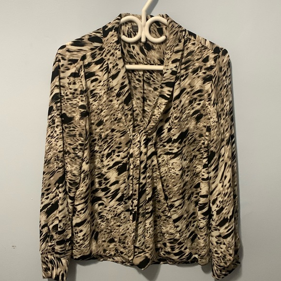 Vince Camuto Tops - Vince Camuto animal print blouse